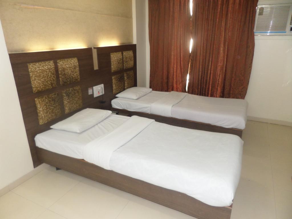 Hotel Risshi Residency Navi Mumbai Room photo