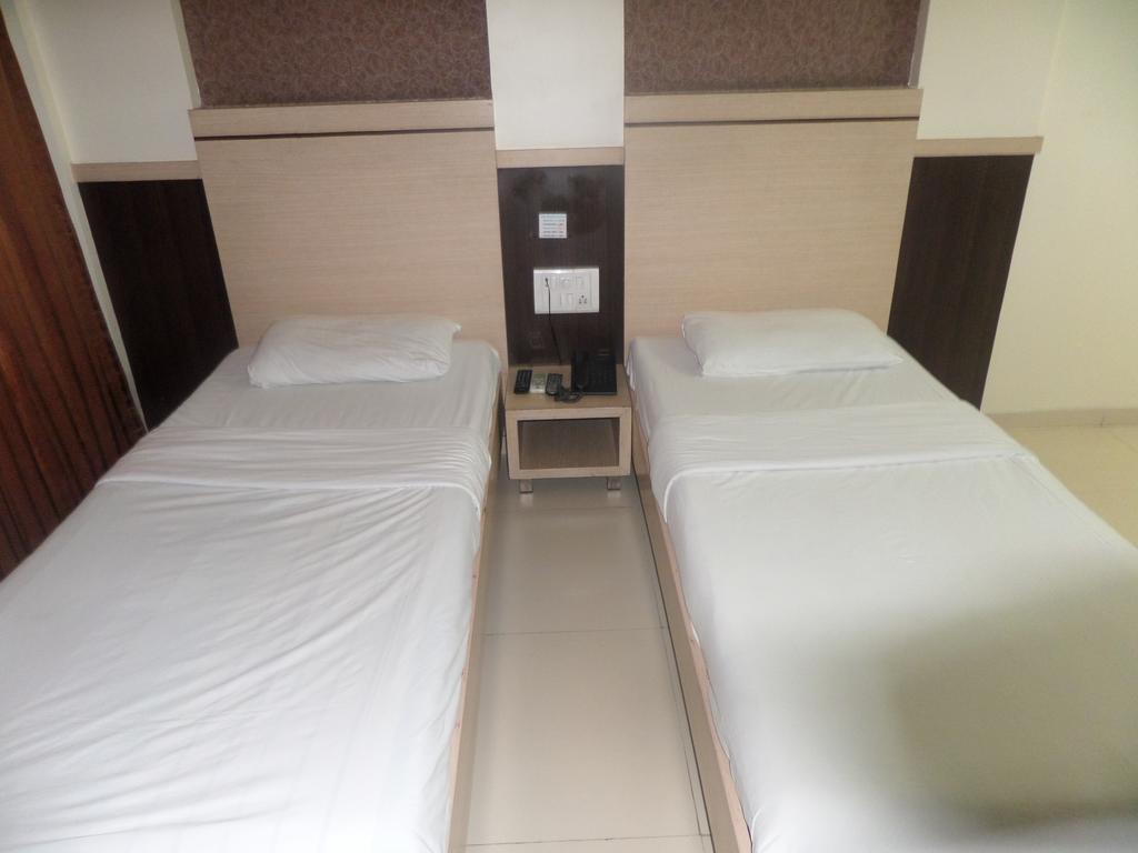 Hotel Risshi Residency Navi Mumbai Room photo