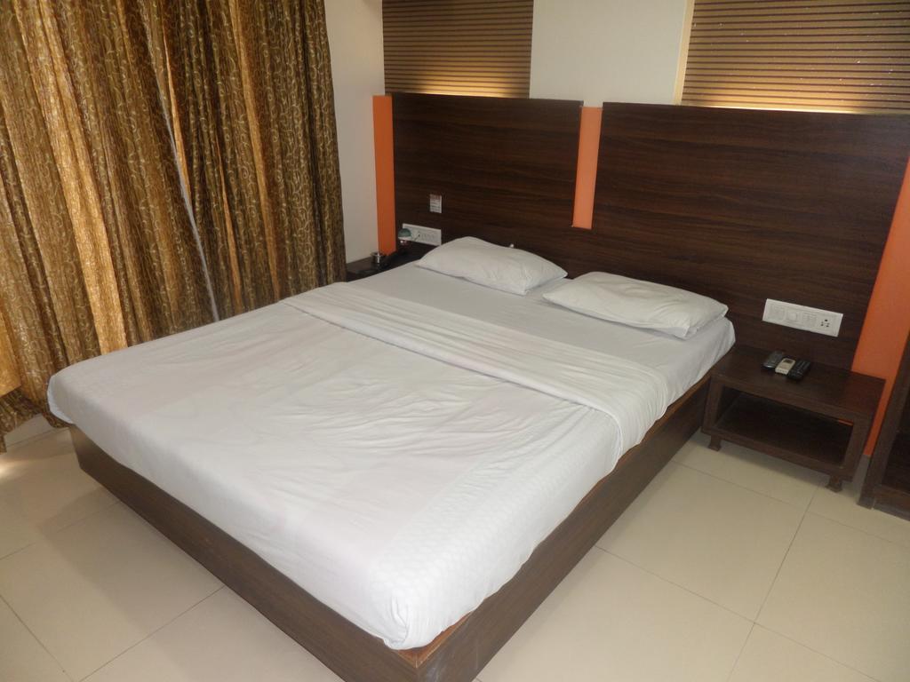 Hotel Risshi Residency Navi Mumbai Room photo