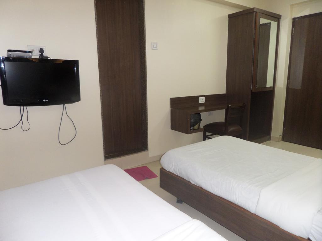 Hotel Risshi Residency Navi Mumbai Room photo