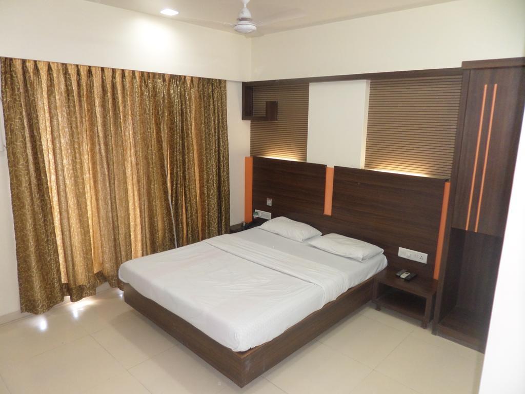 Hotel Risshi Residency Navi Mumbai Room photo