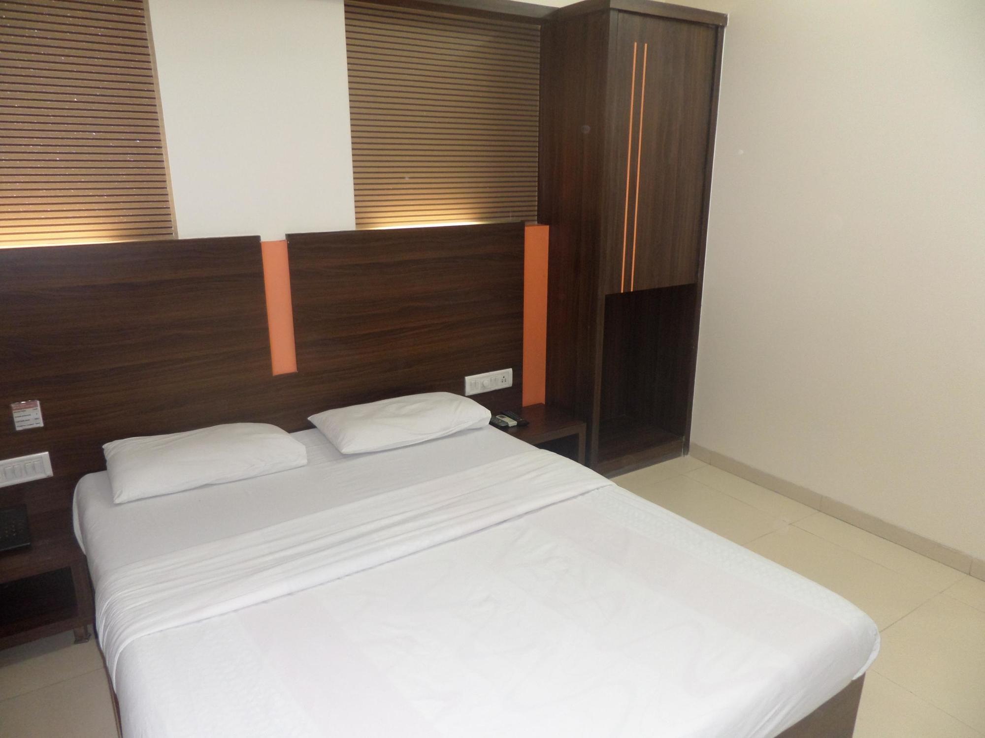 Hotel Risshi Residency Navi Mumbai Exterior photo