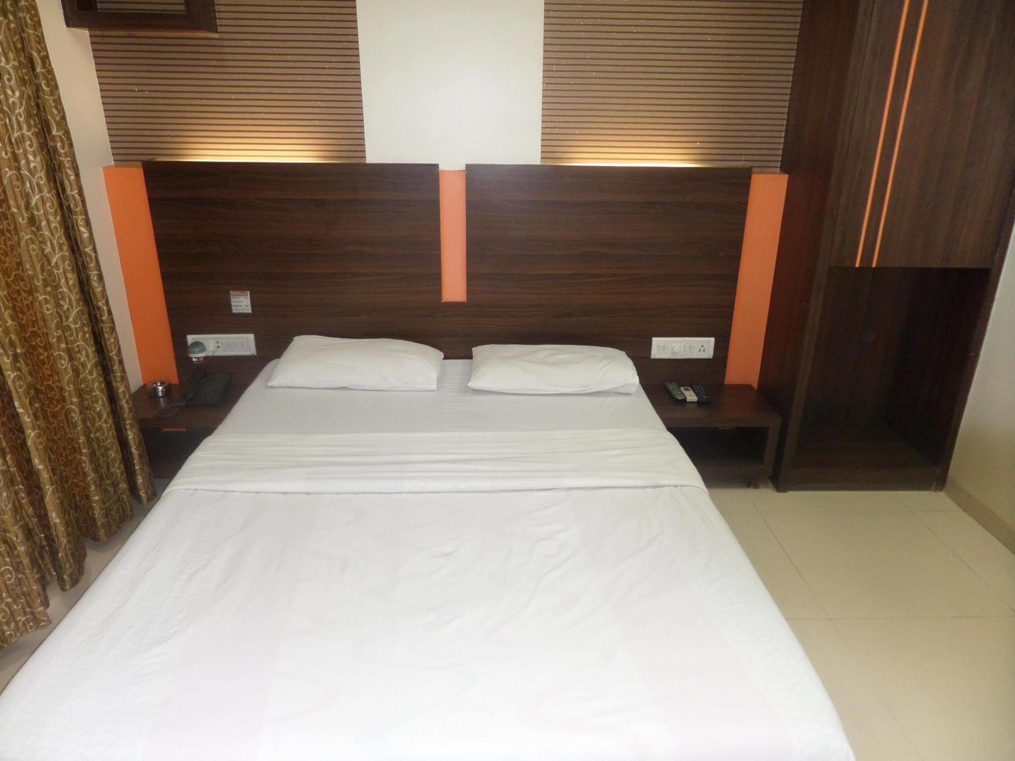 Hotel Risshi Residency Navi Mumbai Exterior photo